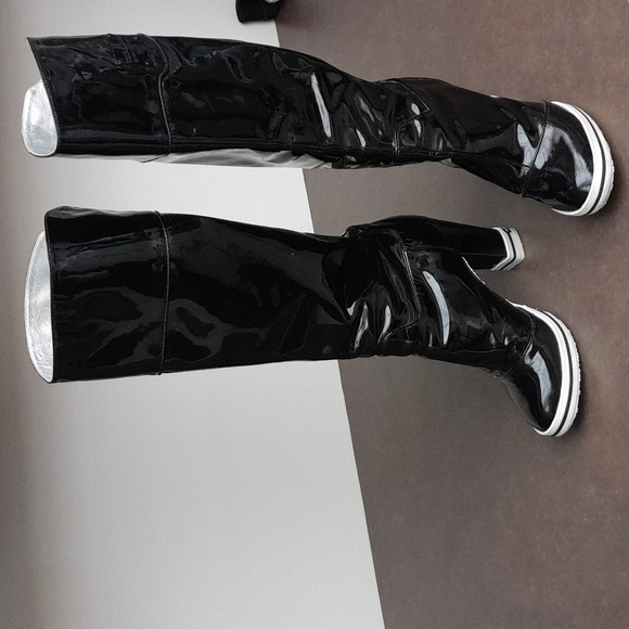 Dolce Gabbana Patent Leather Boots sz 38 - Picture 2 of 3